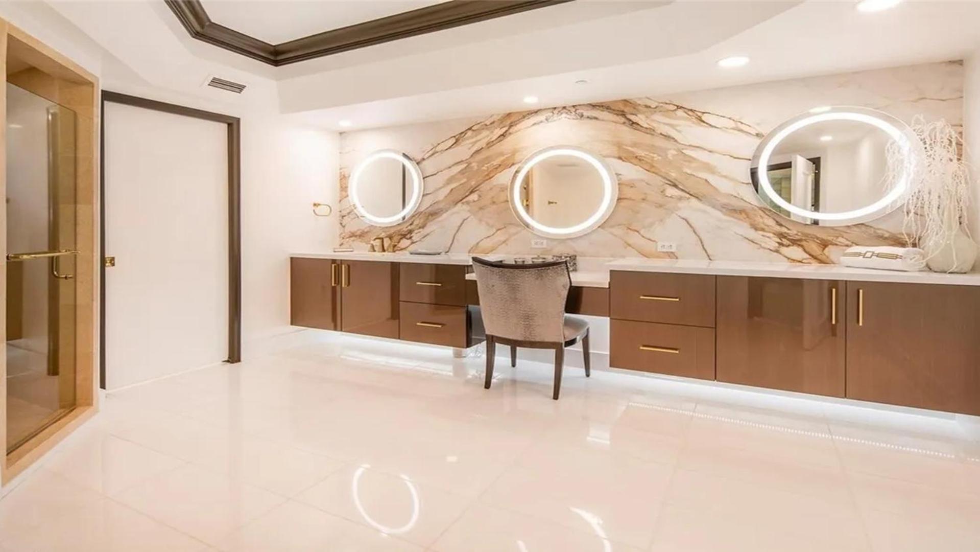 Stunning Four Bedroom Fully Professionally Remodeled Apartment ラスベガス エクステリア 写真