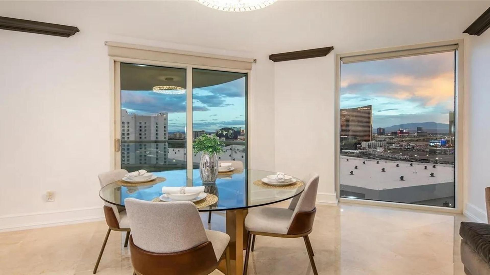 Stunning Four Bedroom Fully Professionally Remodeled Apartment ラスベガス エクステリア 写真